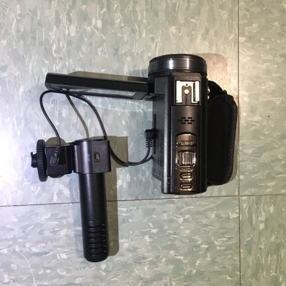 Digital Video Camera - Picture 5 of 8